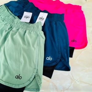 SHORT ANTIFLUIDO "ALO" YOGA $149